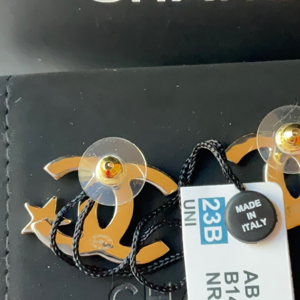 ⭐️ CHANEL CC EARRINGS WITH STARS ⭐️ NWT ⭐️ - Picture 15 of 16